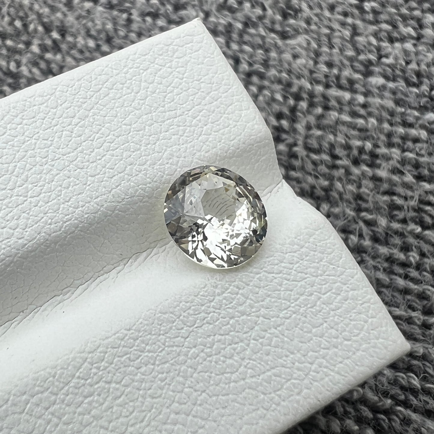 Natural White Sapphire – 2 Carat+ Ceylon Sri Lanka Gemstone with Diamond-Like Sparkle for Fine Jewelry & Engagement Rings