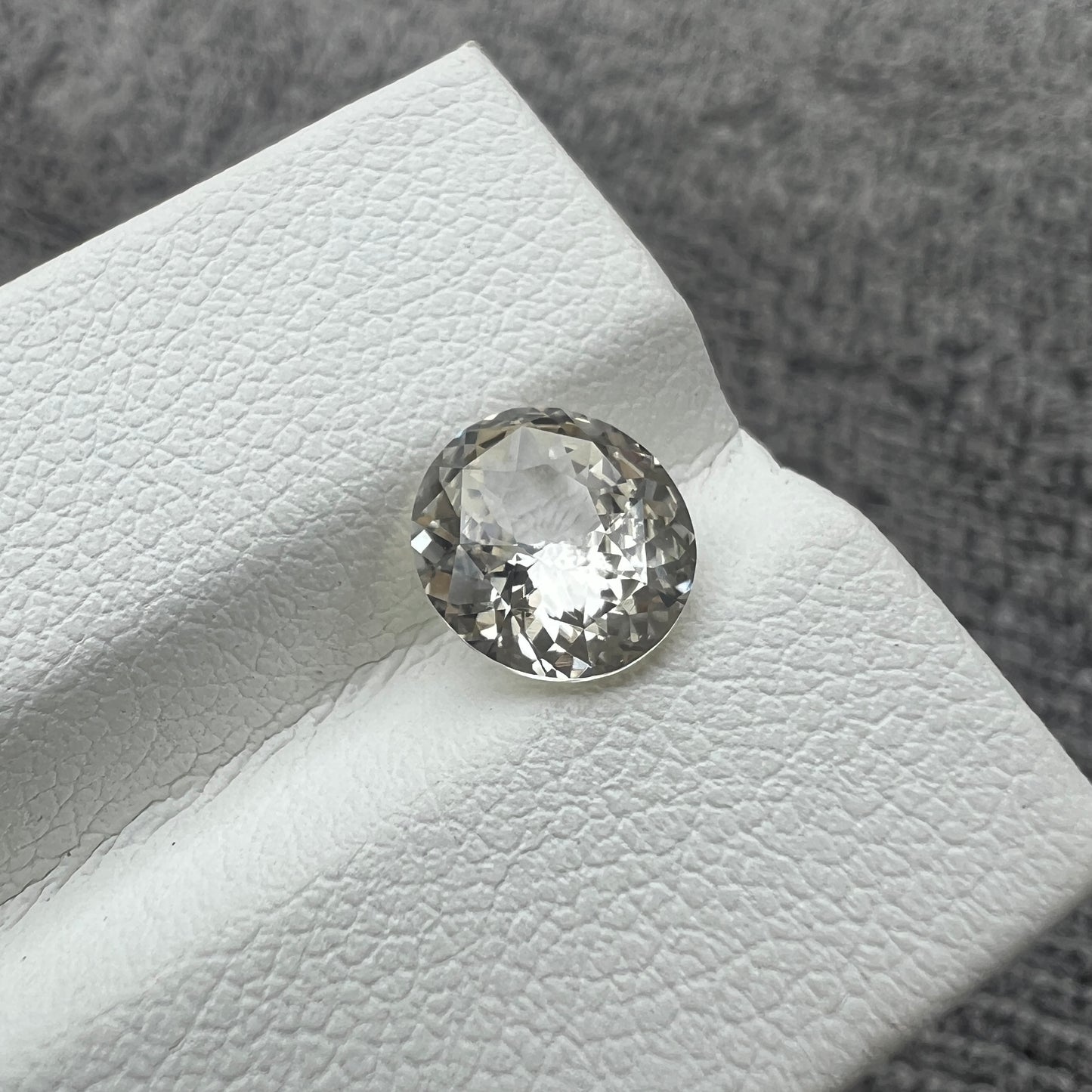 Natural White Sapphire – 2 Carat+ Ceylon Sri Lanka Gemstone with Diamond-Like Sparkle for Fine Jewelry & Engagement Rings