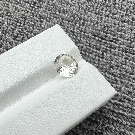 Natural White Sapphire – 2 Carat+ Ceylon Sri Lanka Gemstone with Diamond-Like Sparkle for Fine Jewelry & Engagement Rings