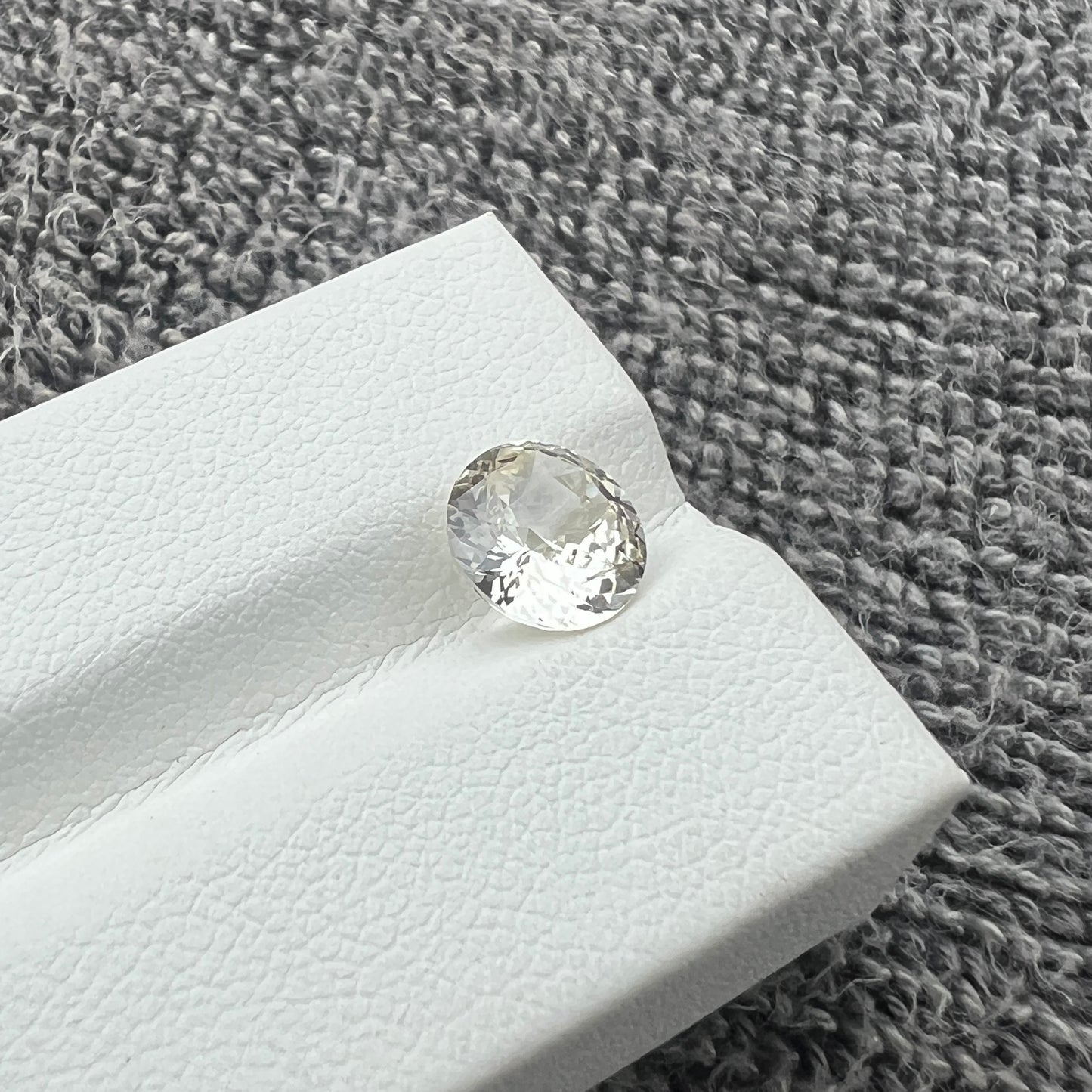 Natural White Sapphire – 2 Carat+ Ceylon Sri Lanka Gemstone with Diamond-Like Sparkle for Fine Jewelry & Engagement Rings