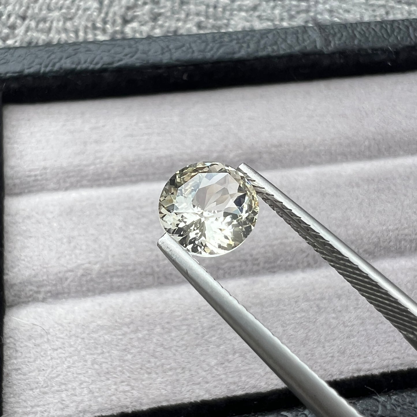 Natural White Sapphire – 2 Carat+ Ceylon Sri Lanka Gemstone with Diamond-Like Sparkle for Fine Jewelry & Engagement Rings