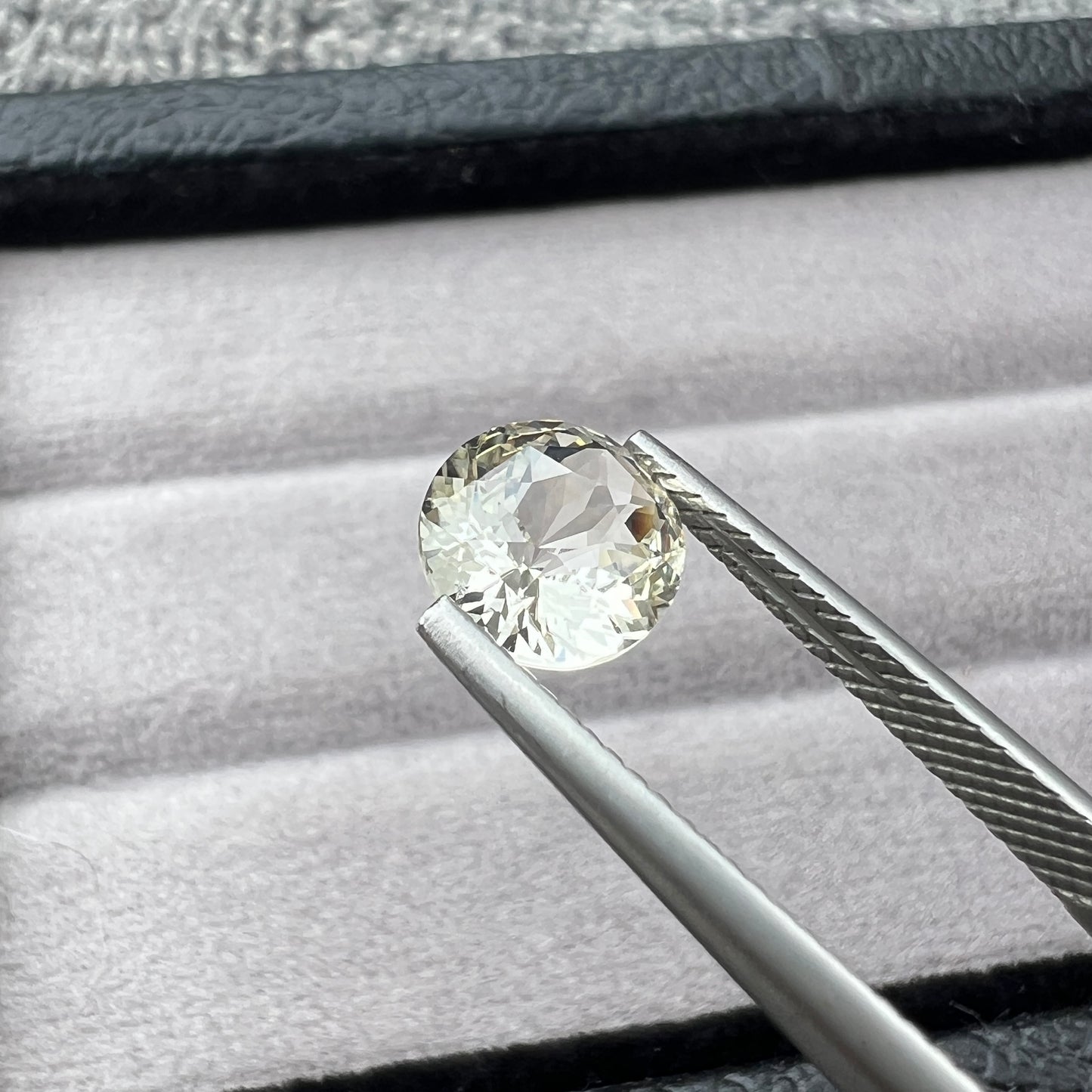 Natural White Sapphire – 2 Carat+ Ceylon Sri Lanka Gemstone with Diamond-Like Sparkle for Fine Jewelry & Engagement Rings