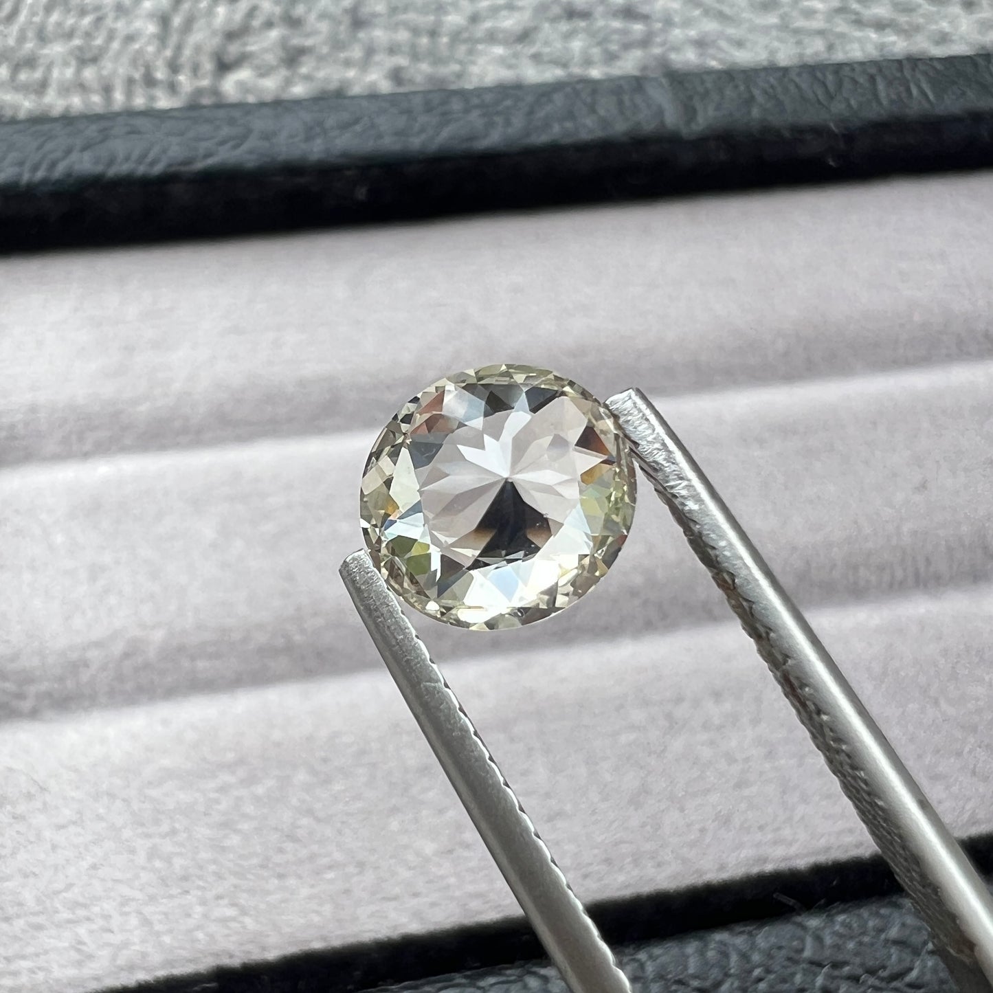 Natural White Sapphire – 2 Carat+ Ceylon Sri Lanka Gemstone with Diamond-Like Sparkle for Fine Jewelry & Engagement Rings