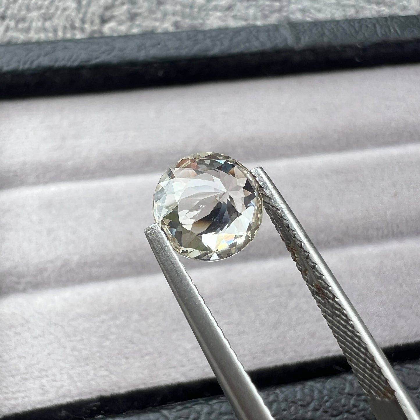 Natural White Sapphire – 2 Carat+ Ceylon Sri Lanka Gemstone with Diamond-Like Sparkle for Fine Jewelry & Engagement Rings