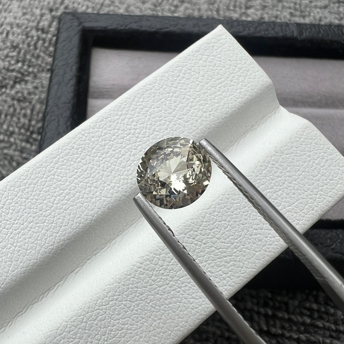 Natural White Sapphire – 2 Carat+ Ceylon Sri Lanka Gemstone with Diamond-Like Sparkle for Fine Jewelry & Engagement Rings