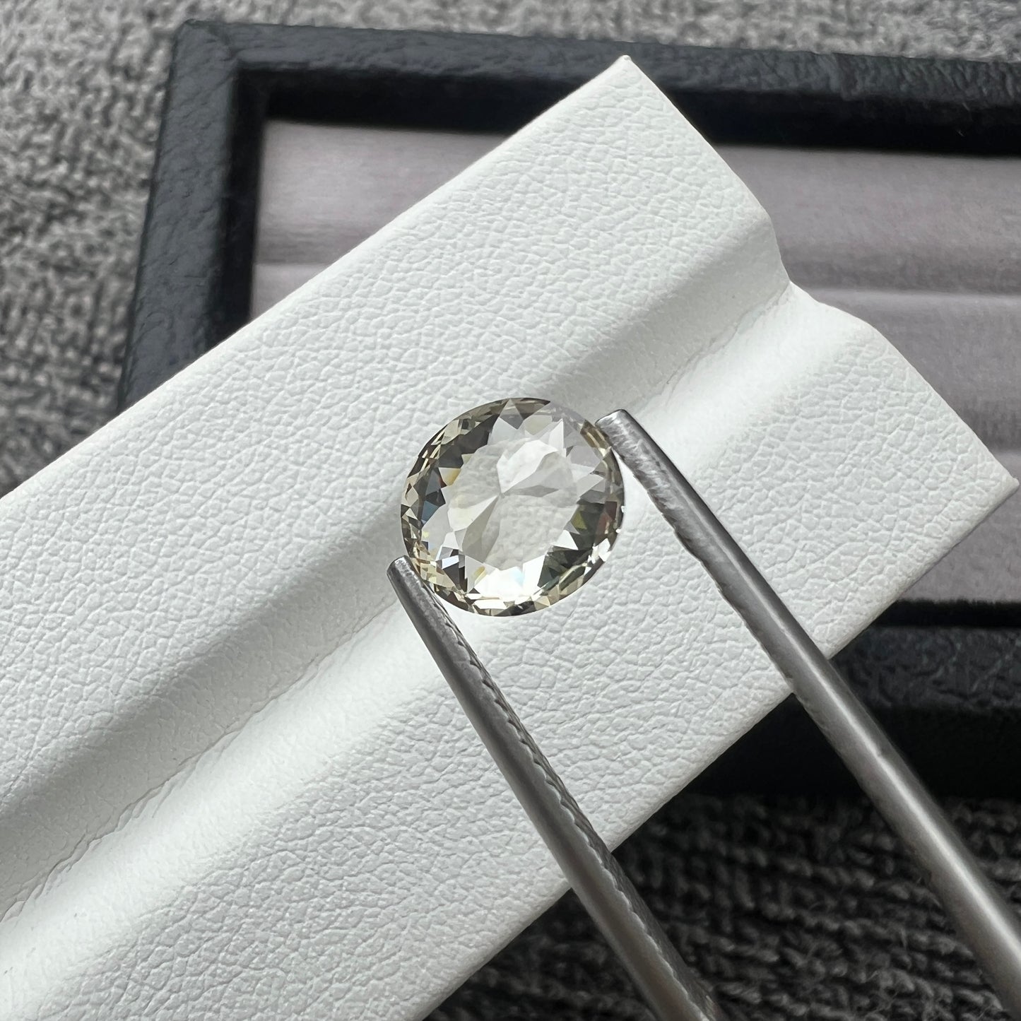 Natural White Sapphire – 2 Carat+ Ceylon Sri Lanka Gemstone with Diamond-Like Sparkle for Fine Jewelry & Engagement Rings