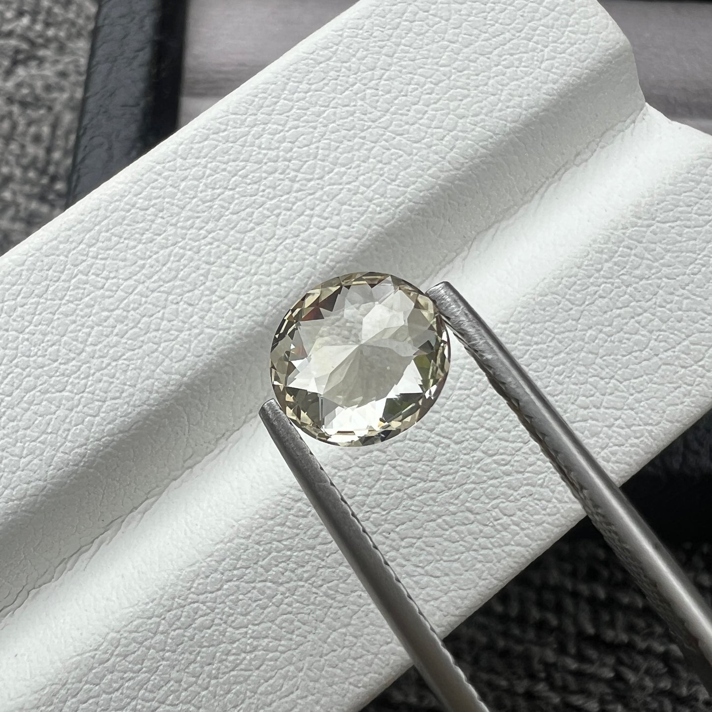 Natural White Sapphire – 2 Carat+ Ceylon Sri Lanka Gemstone with Diamond-Like Sparkle for Fine Jewelry & Engagement Rings