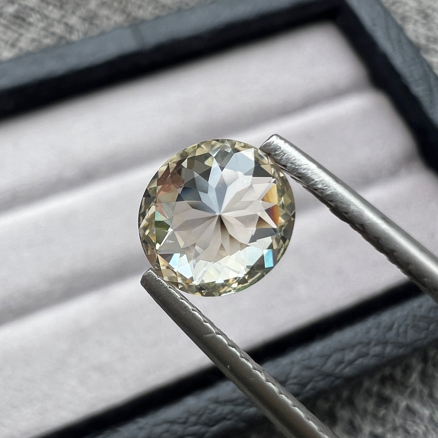 Natural White Sapphire – 2 Carat+ Ceylon Sri Lanka Gemstone with Diamond-Like Sparkle for Fine Jewelry & Engagement Rings