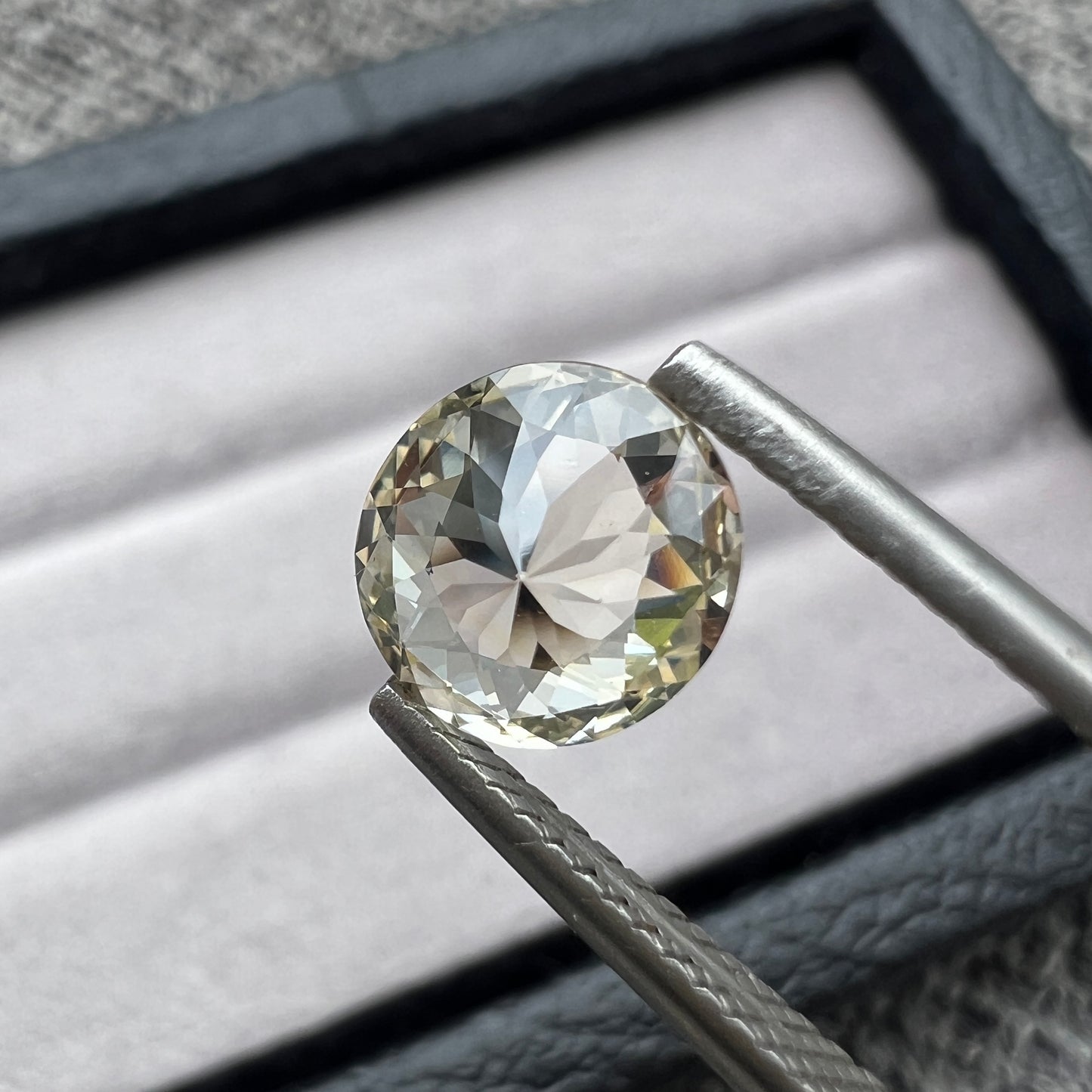 Natural White Sapphire – 2 Carat+ Ceylon Sri Lanka Gemstone with Diamond-Like Sparkle for Fine Jewelry & Engagement Rings